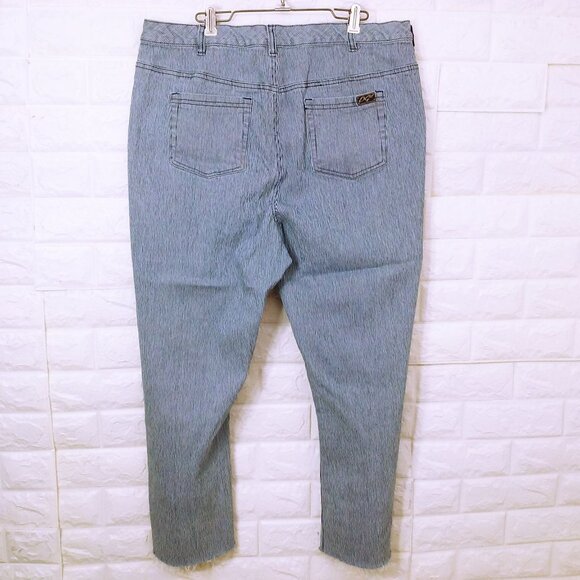 DG2 Diane Gilman Denim Mom Jeans -18WT Hickory Stripe Comfort Cropped Pants Blue - Picture 9 of 15